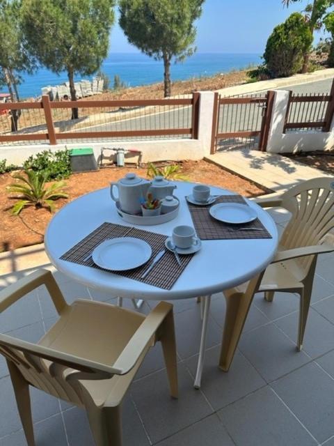Seaclusion Vacation Villa Pomos Luaran gambar